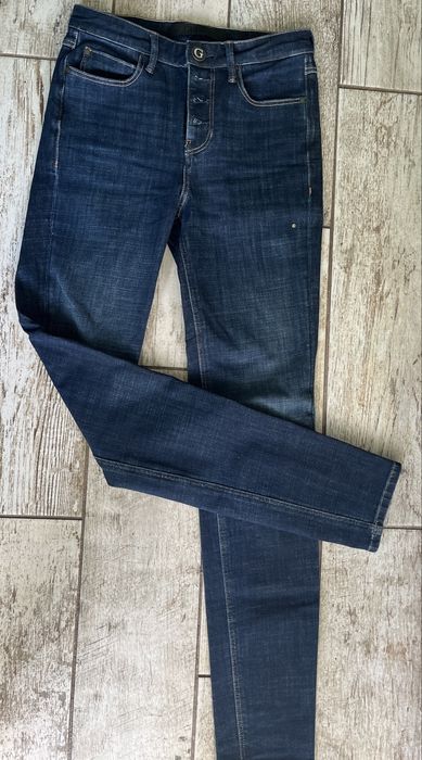 2бр Дамски скини дънки Guess 25 н