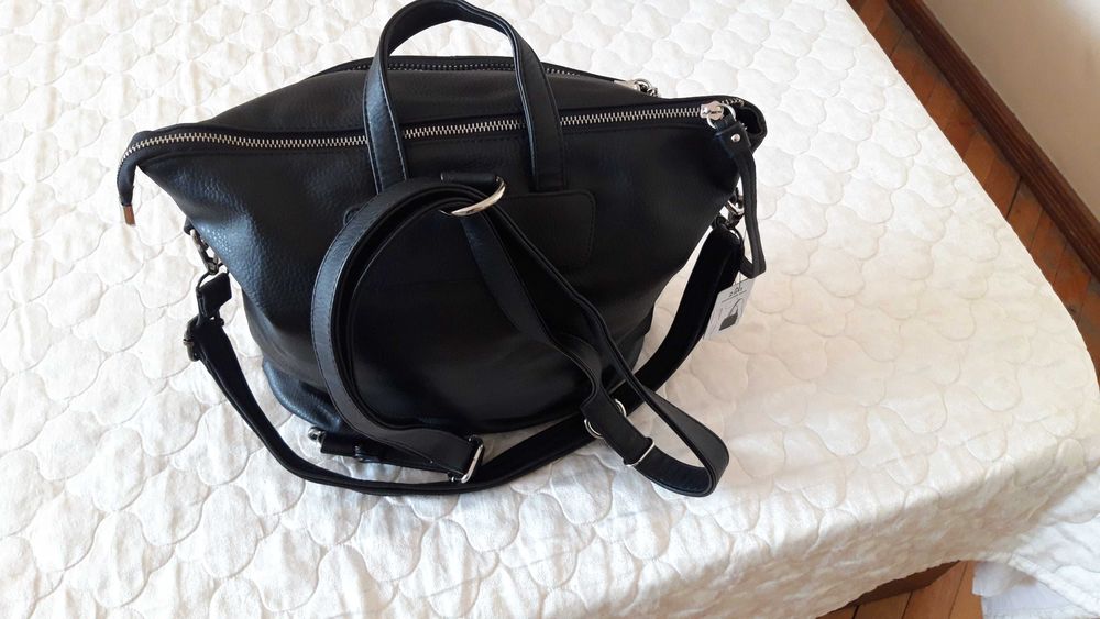 Нова дамска чанта 2 в 1 ,за през рамо или раница