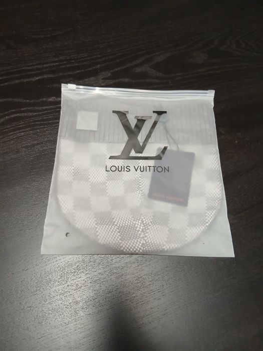 Căciulă l.v gri nouă