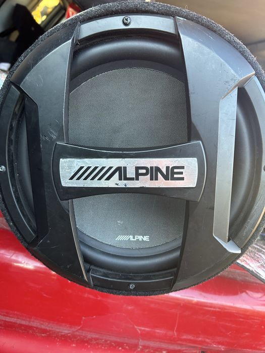 Продавам Бас каса Alpine