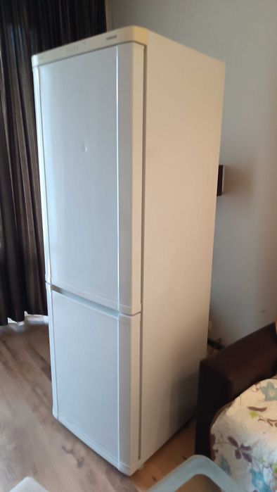 хладилник с фризер Samsung