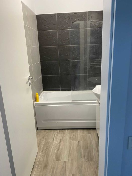 Inchiriez apartament