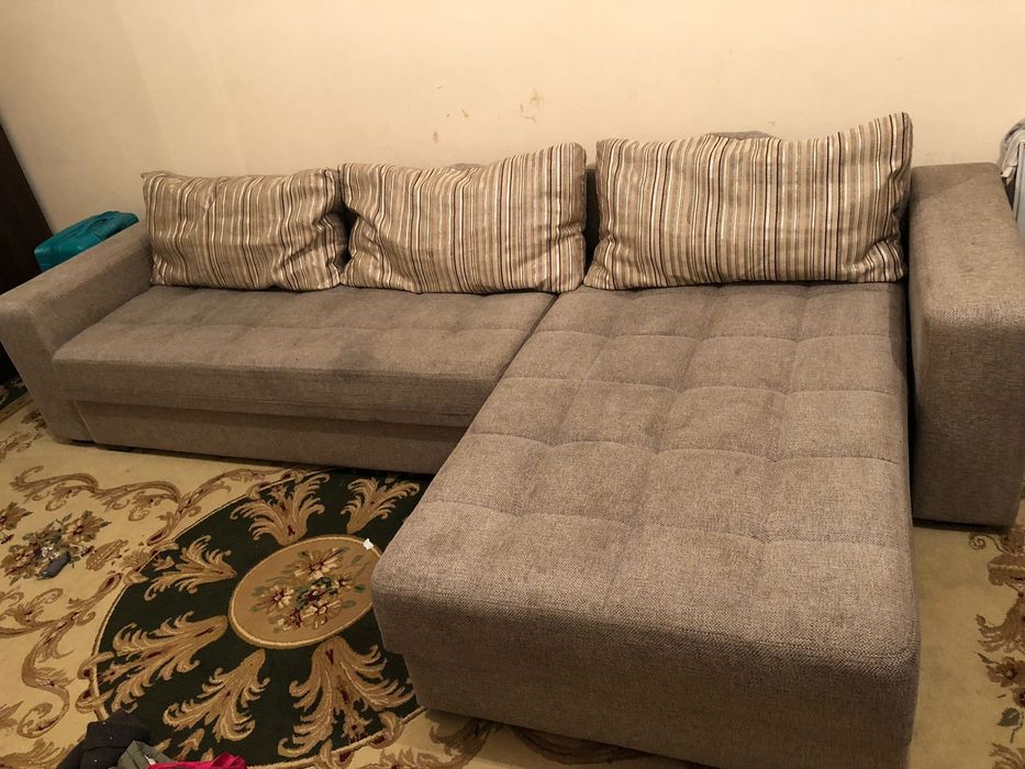 Диван сатылады..