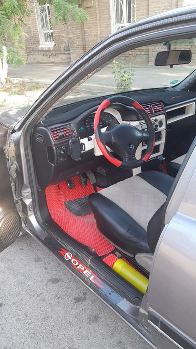 Машина сатылады. Опел вектра 1.8