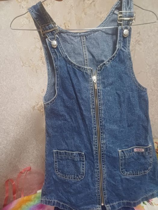 Вещи для девочки ,джинцы,жилетки