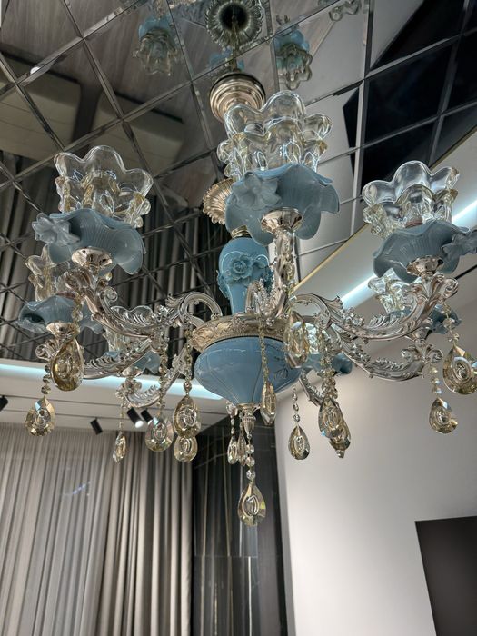 Продам новую люстру