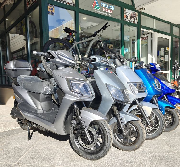 Scuter Electric Fara Permis cu Autonomie 130km, Garantie 24 luni, 72V- 32 Amperi
