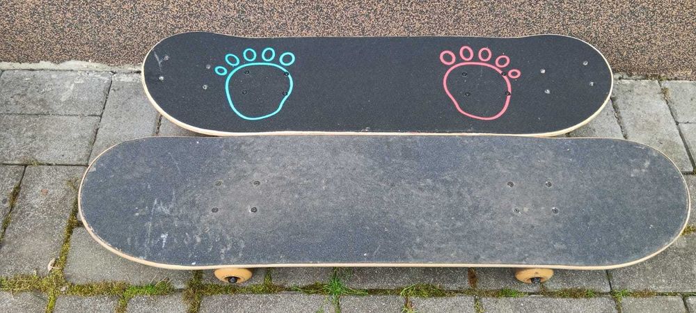 Skateboard-uri si casti de bicicleta