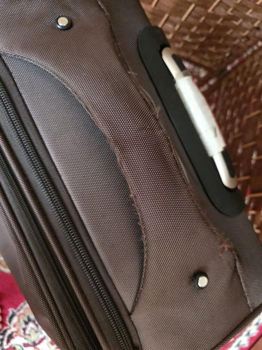 Продам чемодан коричневый