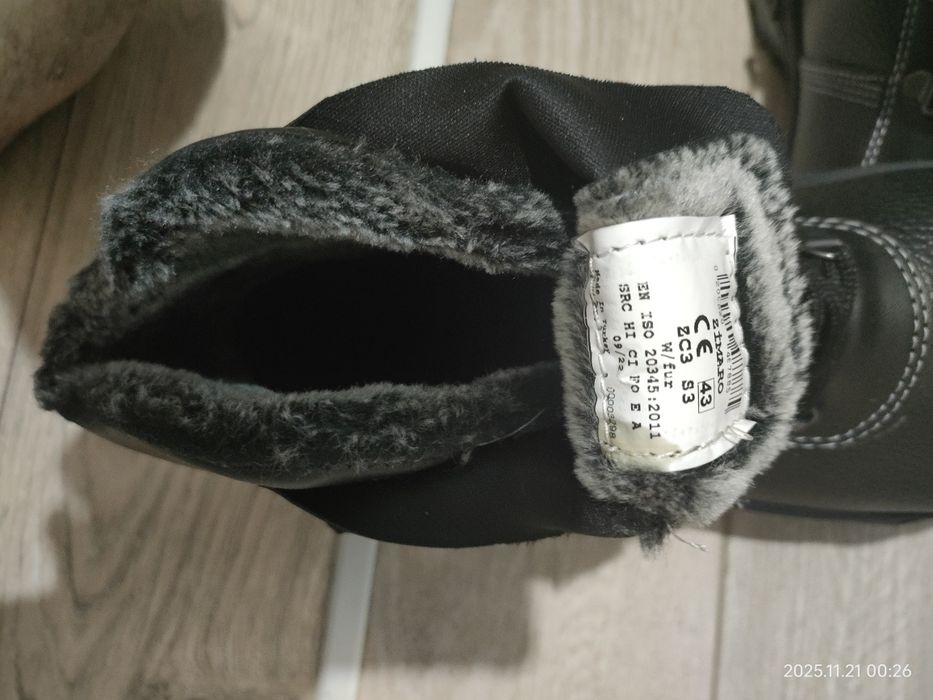 Продам ботинки защитные