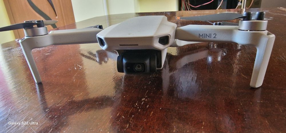 Ofertă dronă  DJI MINI 2 cu 2 acumulatori și ochelari FPV MAGIMASK