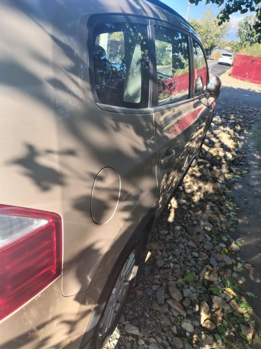 Vând    Chevrolet Orlando