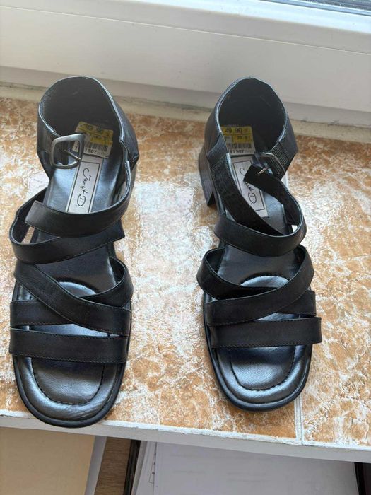 Продвам кожени сандалети