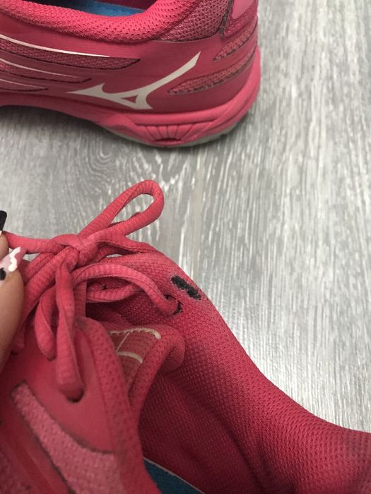 adidasi mizuno wave hurricane 3