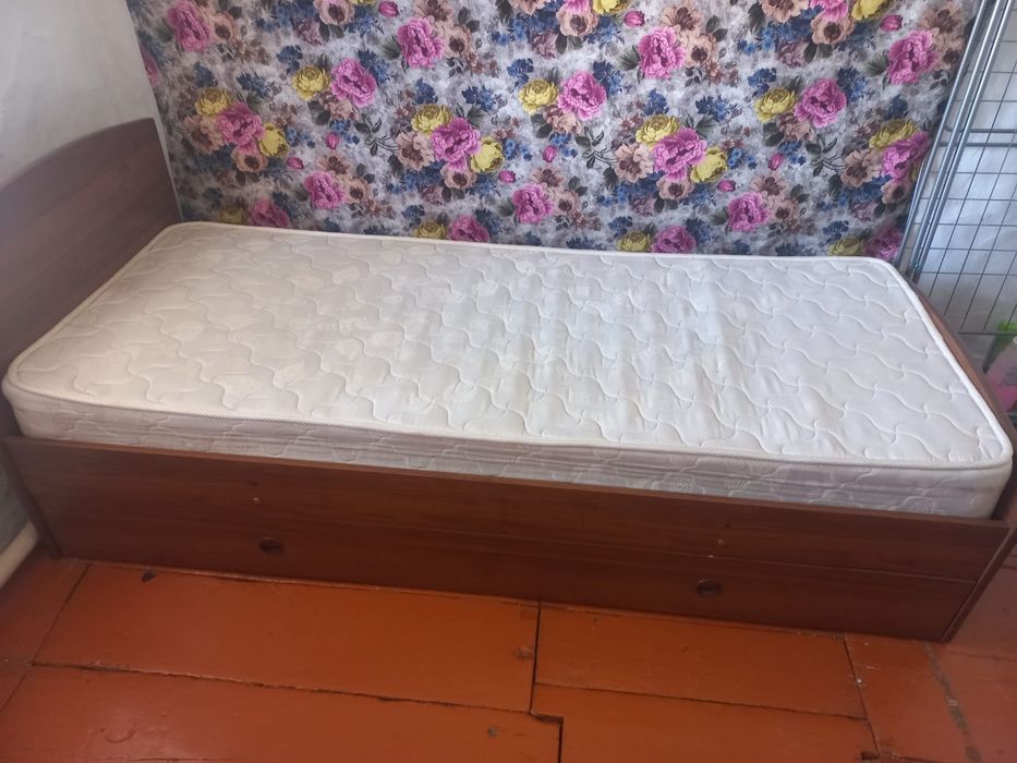 Продам односпальную кровать