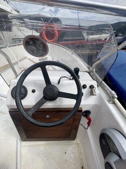 Barca  inmatriculata cu motor si peridoc acte la zi