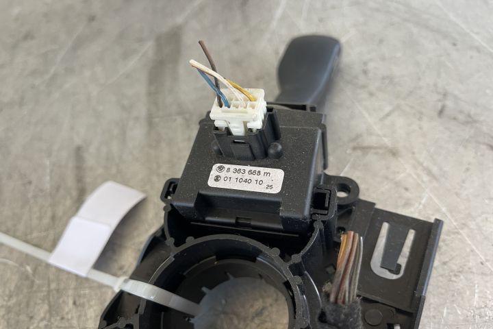 Maneta semnalizare 8363668M / 8 363 668 M BMW Seria 3 E46