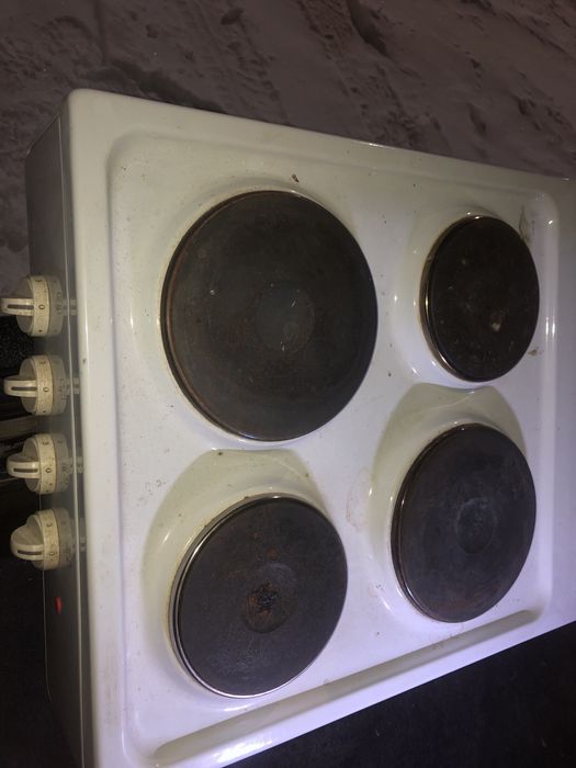 Продам электрическуб плитку