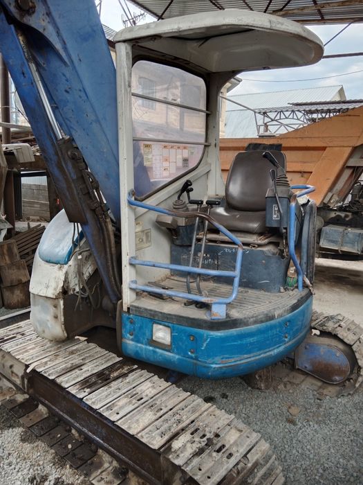 Миниэкскаватор японский