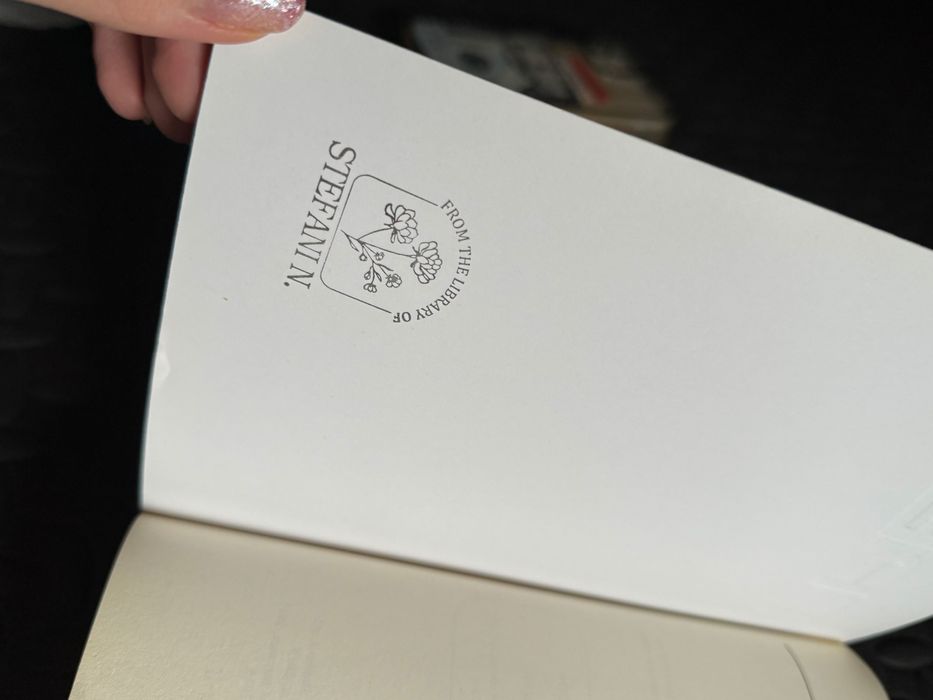 Книга “Грей”  ; Е. Л. Джеймс