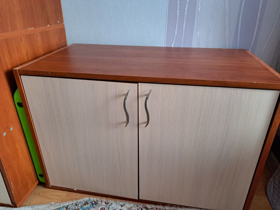 Продается шкаф для одежды, очень вместительный Материал ЛДСП