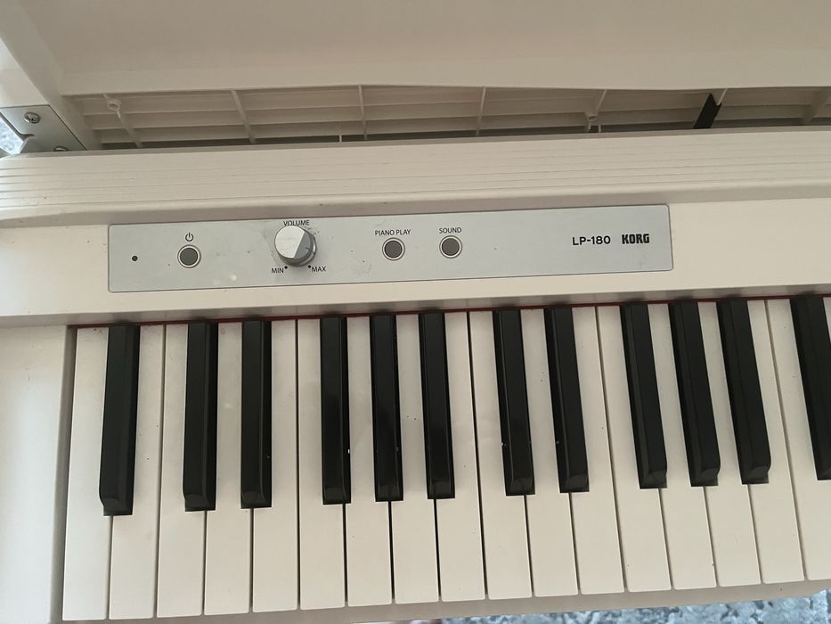 Цифровое пианино KORG LP-180