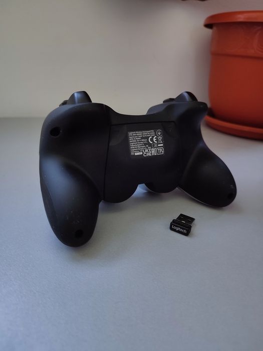 Gamepad wireless Logitech F710, controller PC - Stare foarte buna