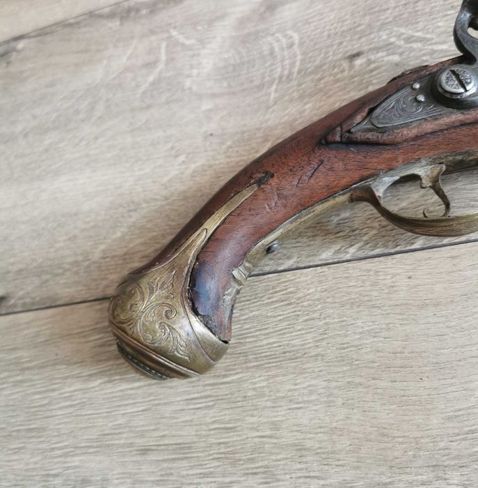 Кремъчен пищов с Лазарино цев