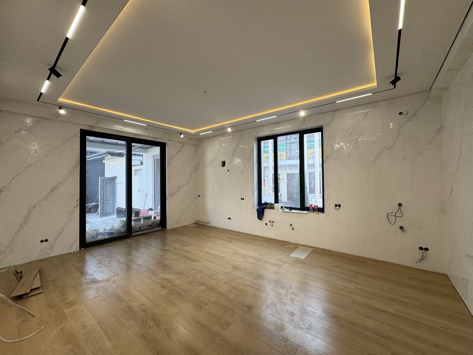 Ор-р: Hi-Town Moll Продается Новый Евро Hi-Thech. 5,5.соток 600м2