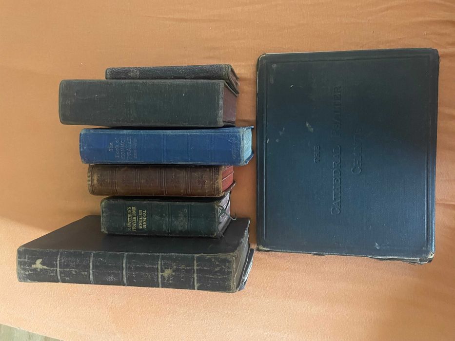 7 carti religioase  : Biblia / Biblie / Carti de rugăciuni