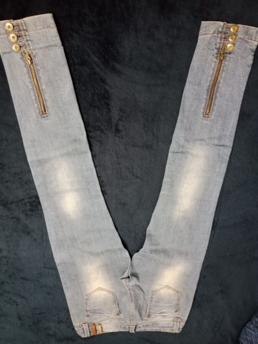 Продам джинсы узкие