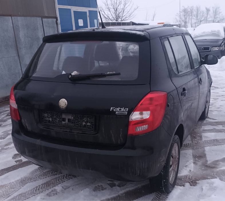 Dezmembrez Skoda Fabia 1.2 benzina CHF 2010