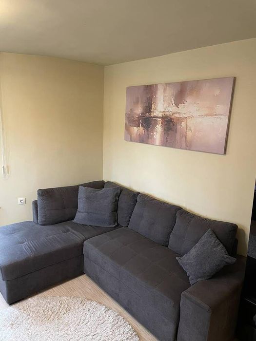 Тристаен, под наем, Център