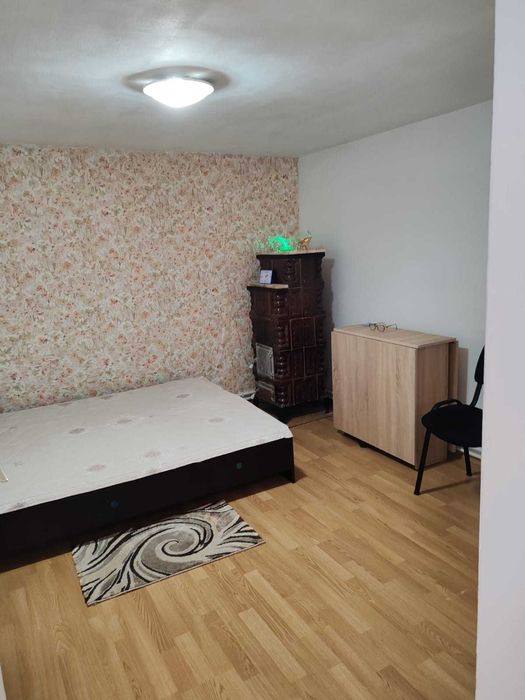 Casa 2 camere cu centrala gaz si teren 300 mp zona Primarie si Scoala