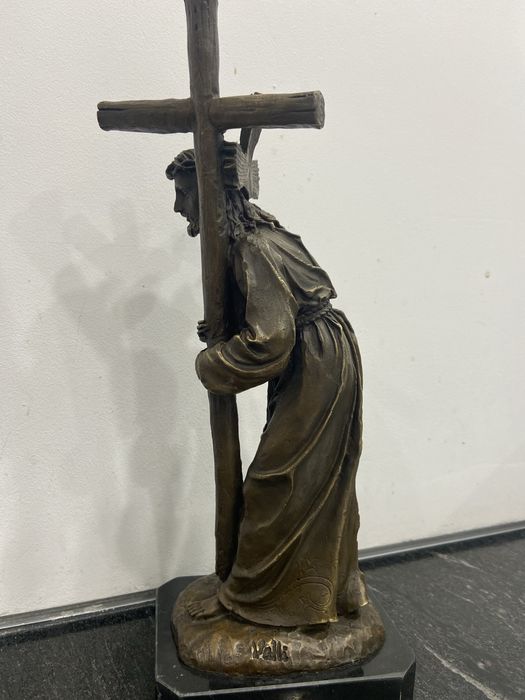 Statueta -Isus cu cruce  / inaltime 31 cm