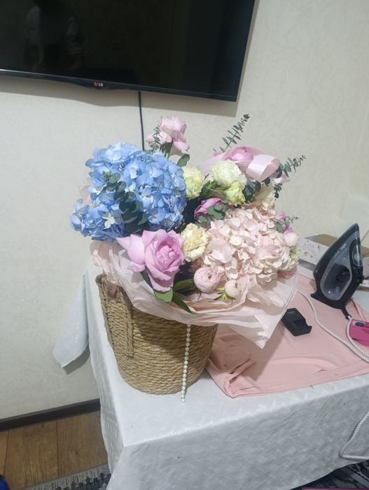 Цветы свежие ...