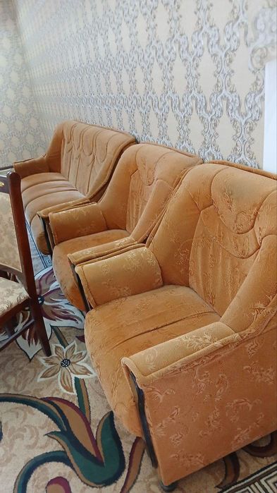 Kreslo va 12 tali stol stul nabor sotiladi