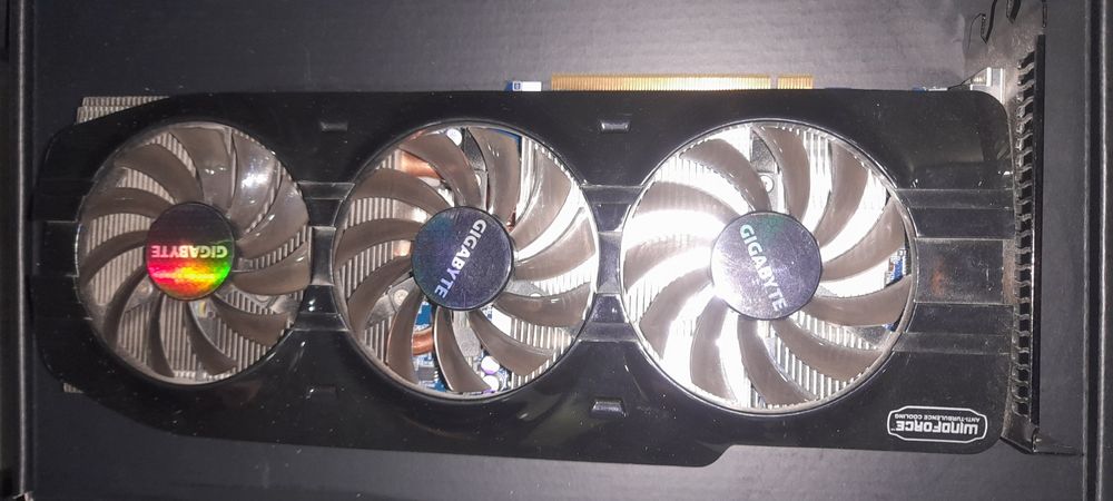 Видеокарты GTX680 4 GB, Radeon HD5770 1 GB