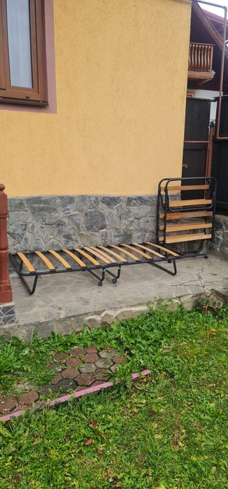 Pat pliant cu saltea în stare foarte bună