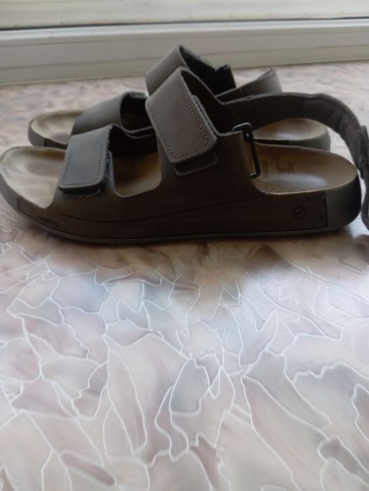 Продам сандали ecco