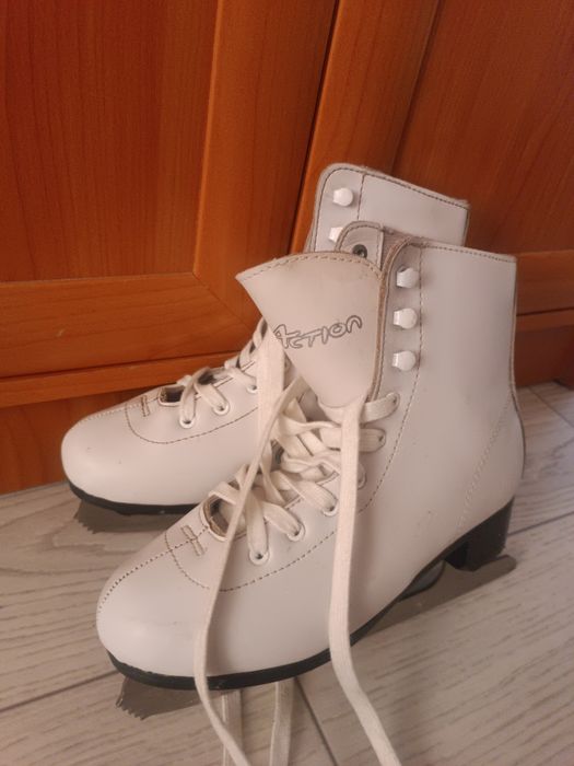 Продам фигурные коньки