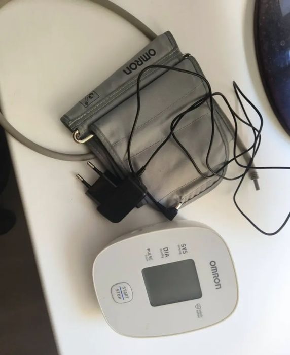 продам тонометр OMRON