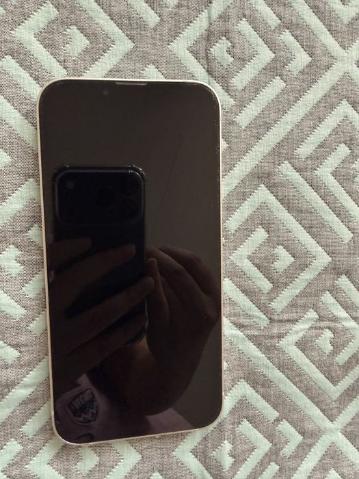 iPhone 13 белый 128Gb Starlight (Белый)