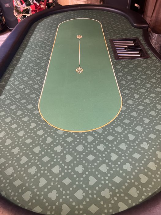 Професионална маса за покер с комплект чипове