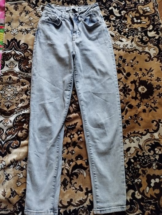 Продам джинсы р 42