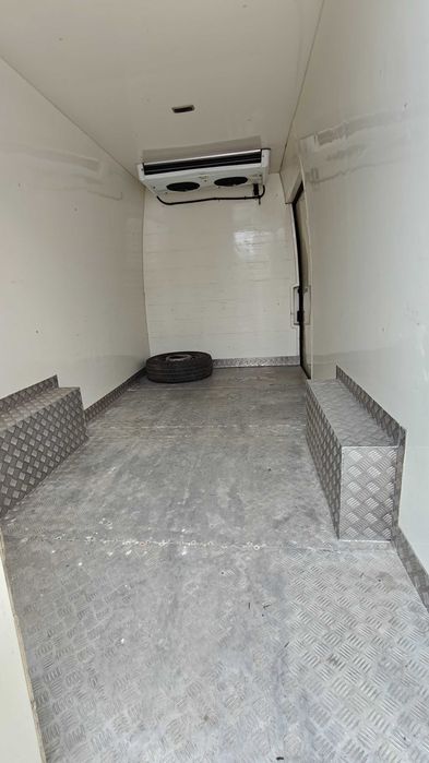 Хладилен бус под наем и транспортни услуги Варна