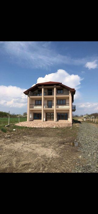 Vând pensiune/hotel neterminat, ideal pentru investiție