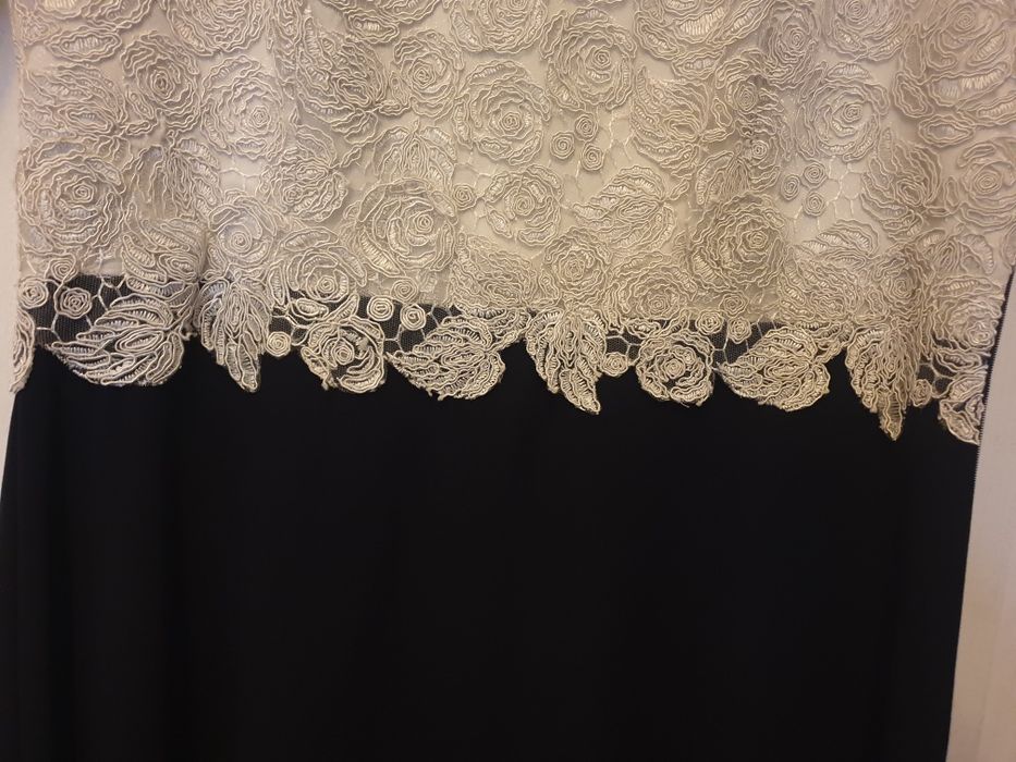 Rochie prețioasă din dantelă plină in relief si mătase grea georgette