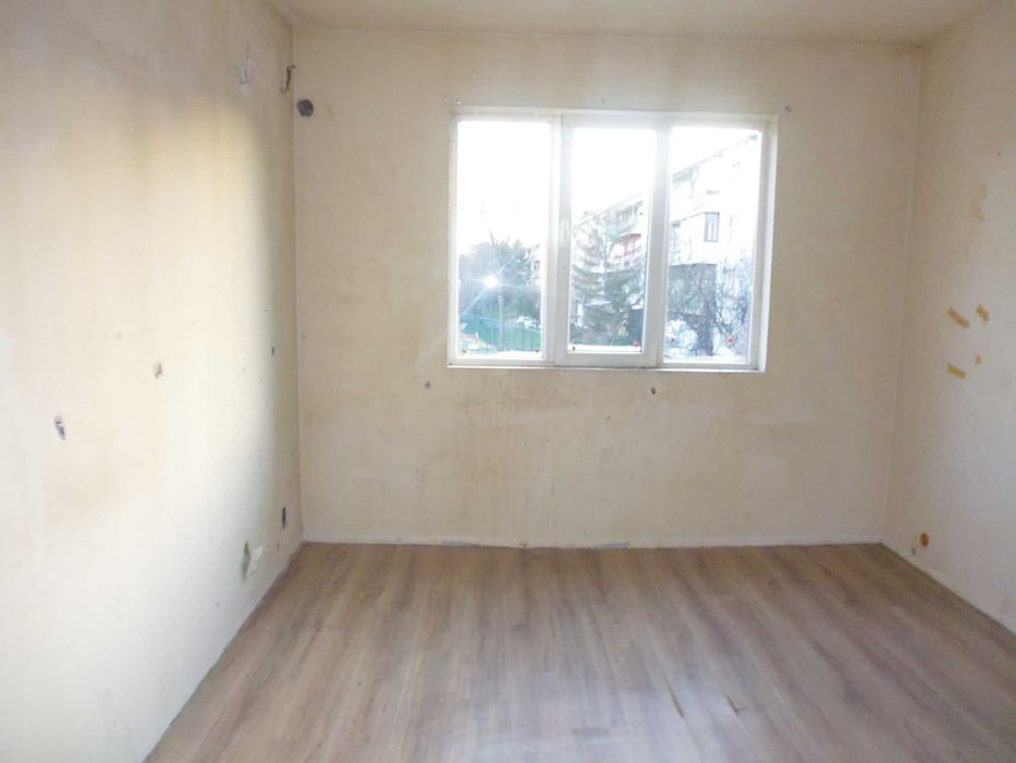 Двустаен апартамент, непреходен за продажба в ж.к.Надежда2, гр. София