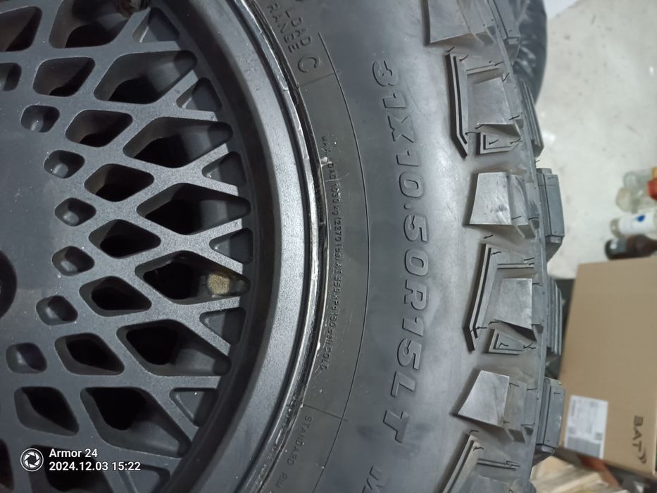 Гуми с джанти jeep 31/10,50/15